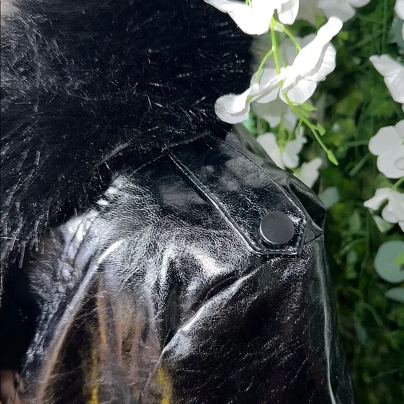 Faux fur neck shiny jacket - Picture 7 of 11